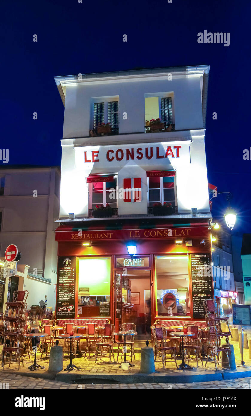 Die Ansicht der typischen Paris Café Konsulat in Paris, Montmartre-Bereich, Frankreich. Stockfoto