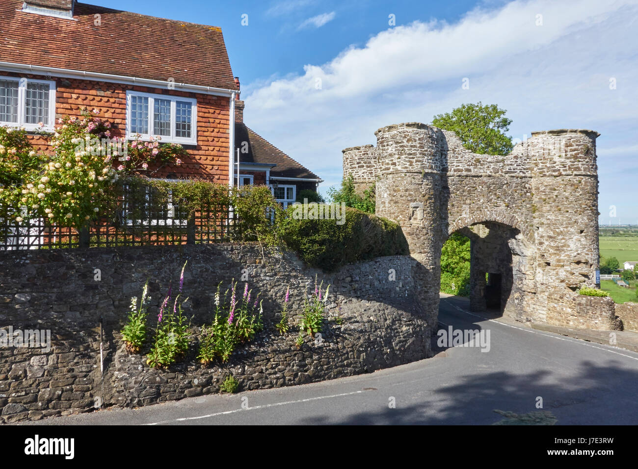 Das Strand-Tor in Winchelsea, einer der drei verbliebenen mittelalterlichen Gateways in der oberen Hügelstadt, East Sussex, England, UK Stockfoto