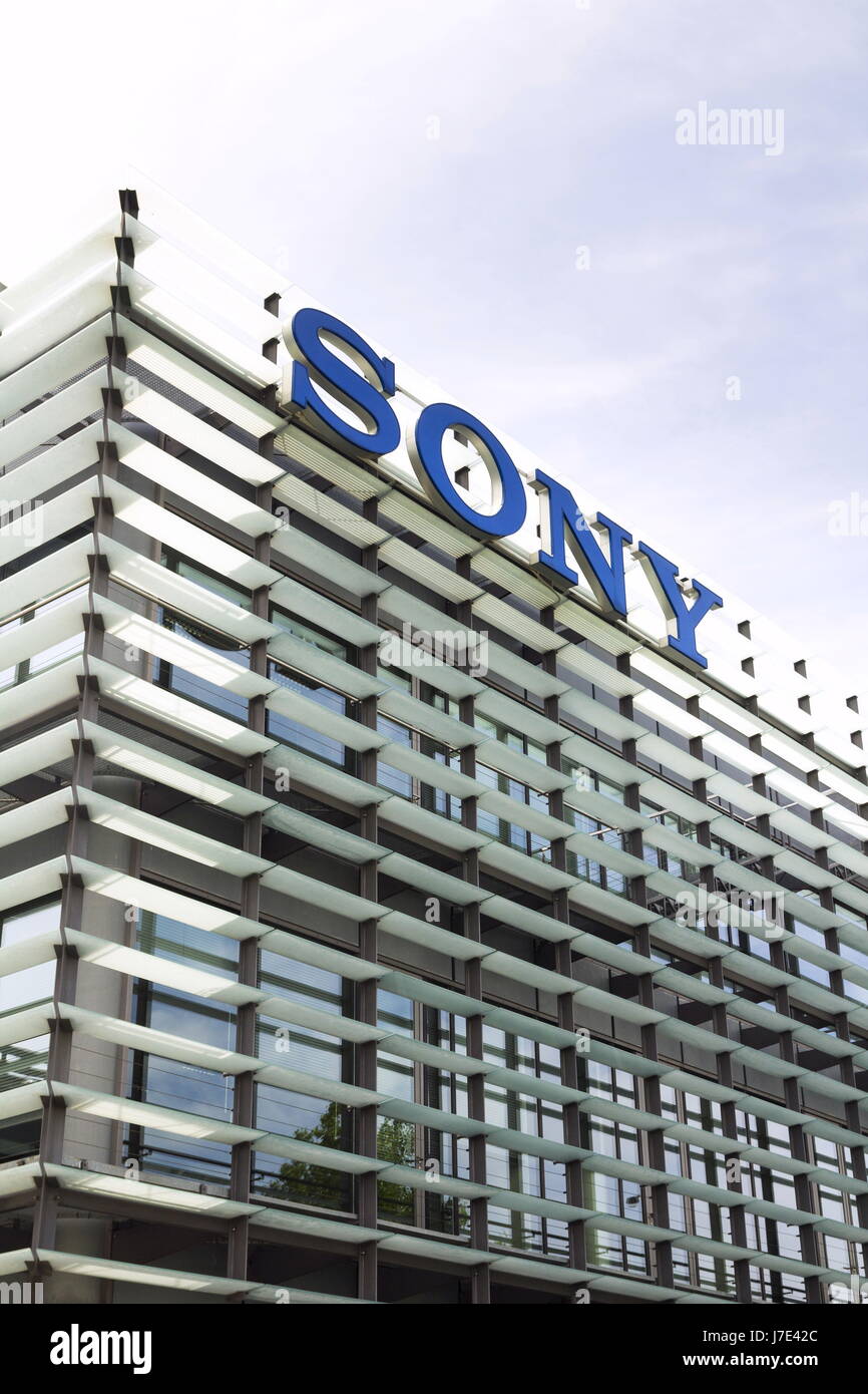 Prag, Tschechische Republik - Mai 22: Sony Firmenlogo auf Hochhaus am 17. Mai 2017 in Prag, Tschechien. Stockfoto