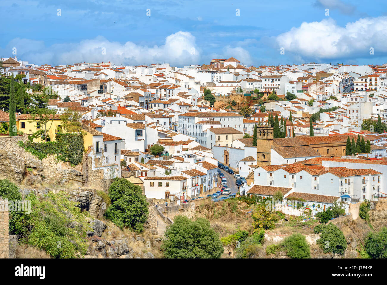 Blick von der Stadtmauer der Altstadt von Ronda. Andalusien. Spanien Stockfoto