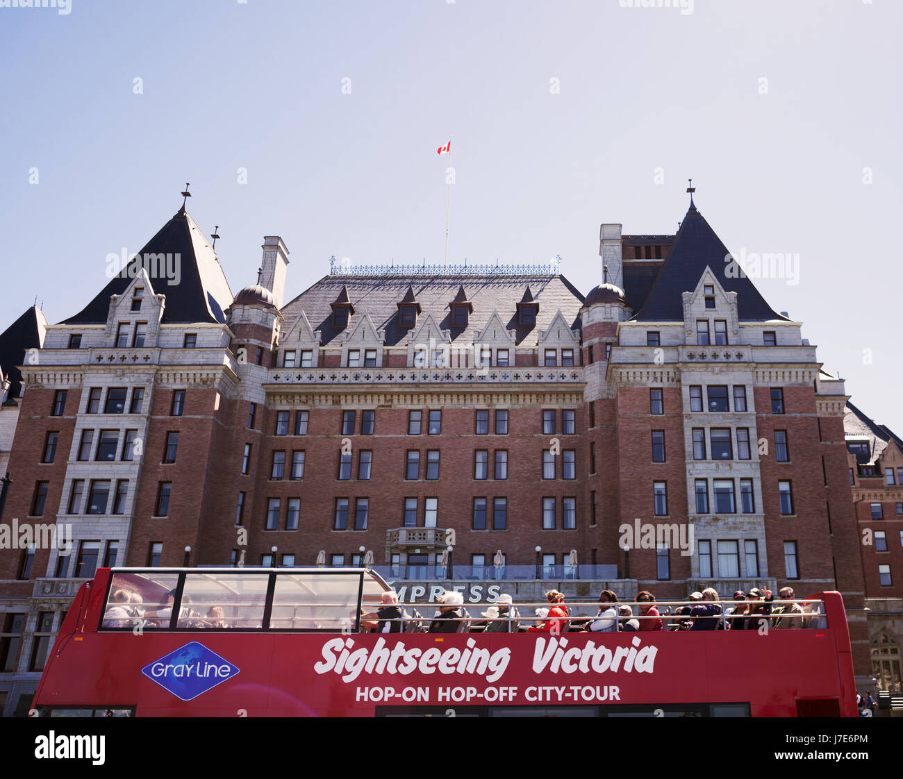 Touristen auf Bus und The Empress Hotel in Victoria BC Kanada Stockfoto