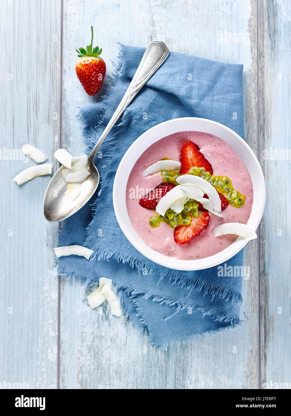 Erdbeere und Banane Smoothie-Schüssel Stockfoto