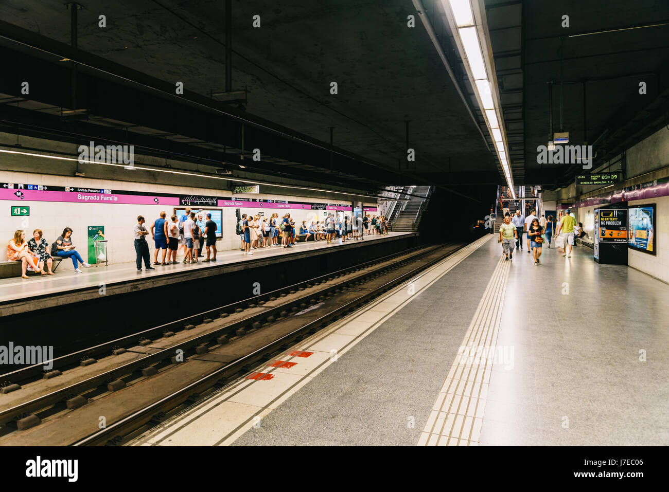 Barcelona u bahn wagen innenraum Fotos und Bildmaterial in hoher Auflösung Alamy