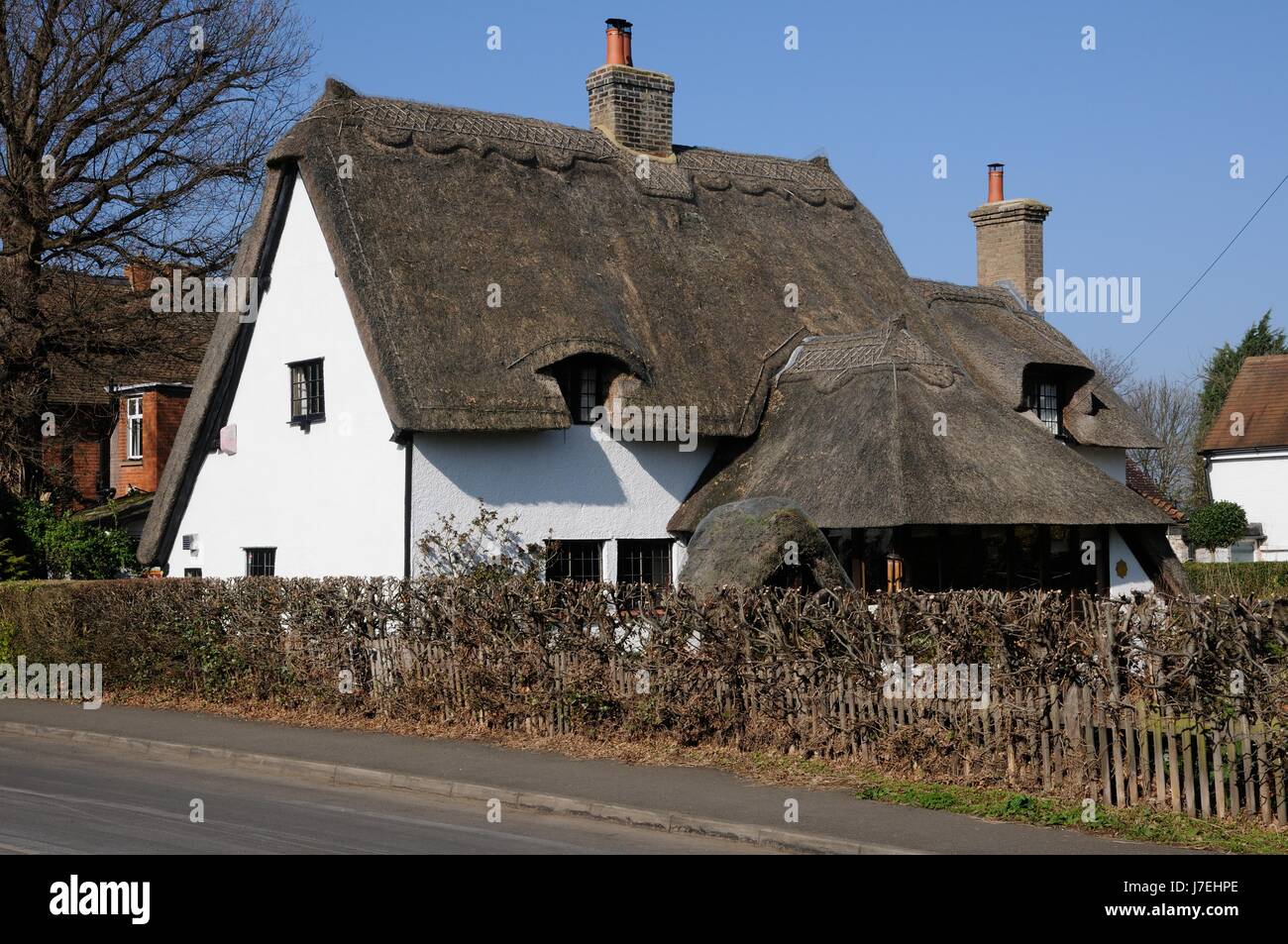 Nun ist Cottage, Northill, Bedfordshire in Bedford Road ein 17. Jahrhundert Reetdachhaus Stockfoto