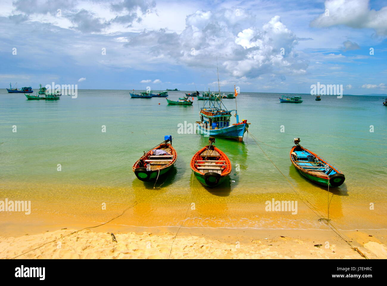 Boote im Meer, der Insel Phu Quoc, Vietnam Stockfoto