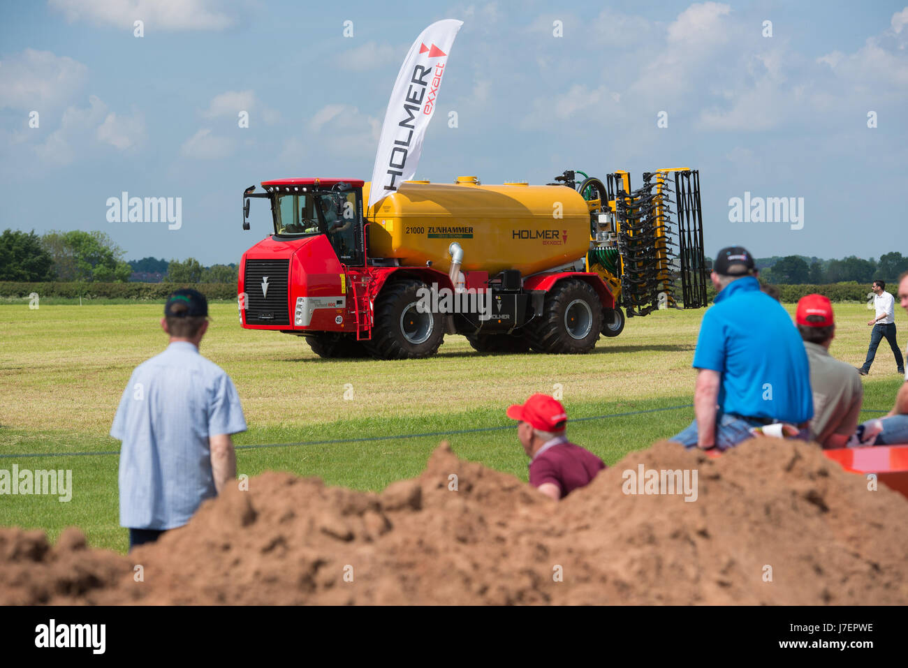Stoneleigh, Warwickshire, UK. 24. Mai 2017. Der erste Tag von Grünland und Dreck, der Triennale, 190 Acre, zweitägige Veranstaltung organisiert von der Royal Agricultural Society of England in Stoneleigh, Warwickshire. Es ist eine Stoßstange Anzeige von Maschinen, live-Demonstrationen und Rasen Parzellen, mit Beratung und technischen Foren für Grünland Landwirte. Bildnachweis: John Eveson/Alamy Live-Nachrichten Stockfoto