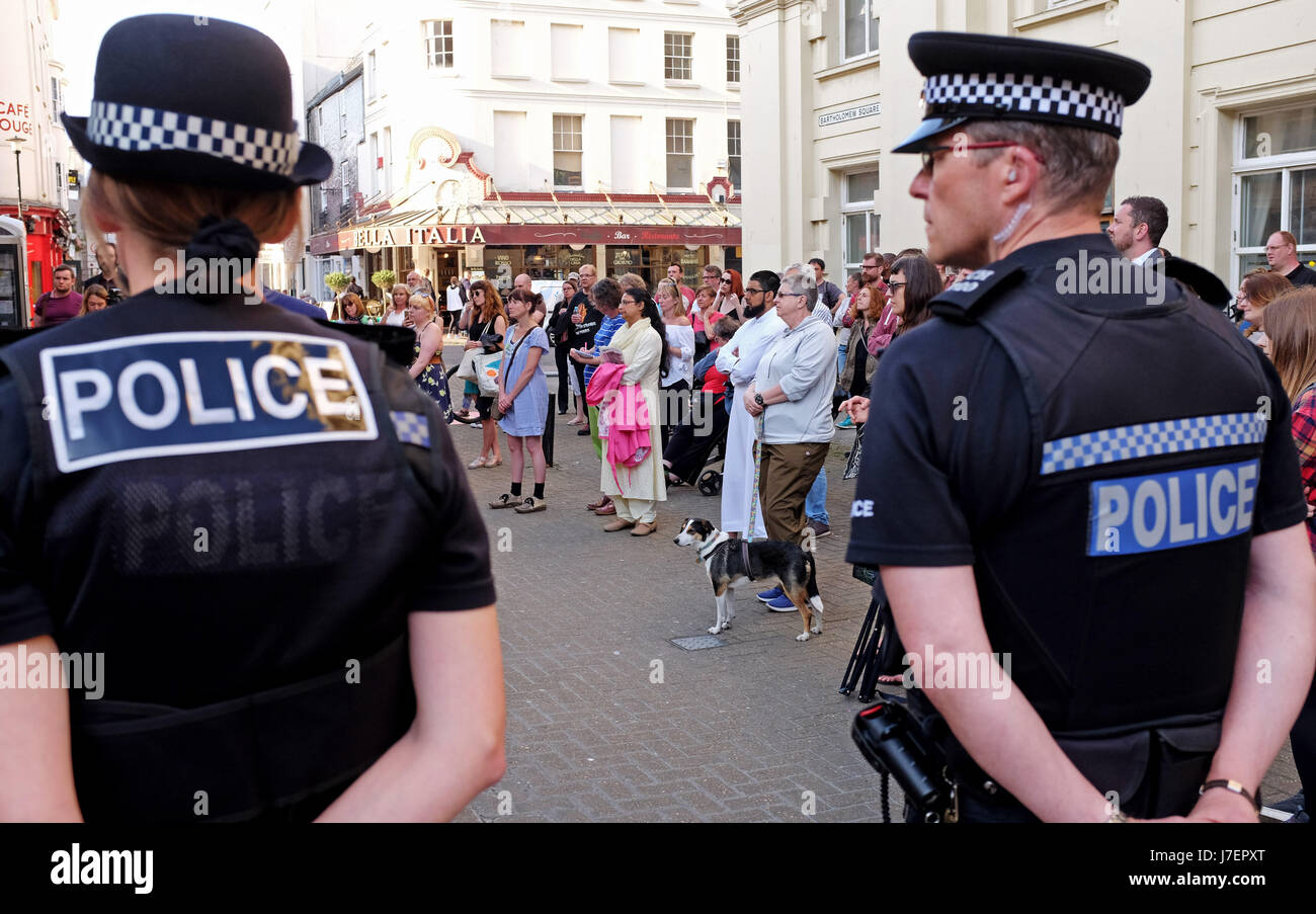 Brighton, UK. 24. Mai 2017.  Eine Mahnwache findet in Brighton heute Abend für die Opfer des Terroranschlags in Manchester in dieser Woche Credit: Simon Dack/Alamy Live News Stockfoto