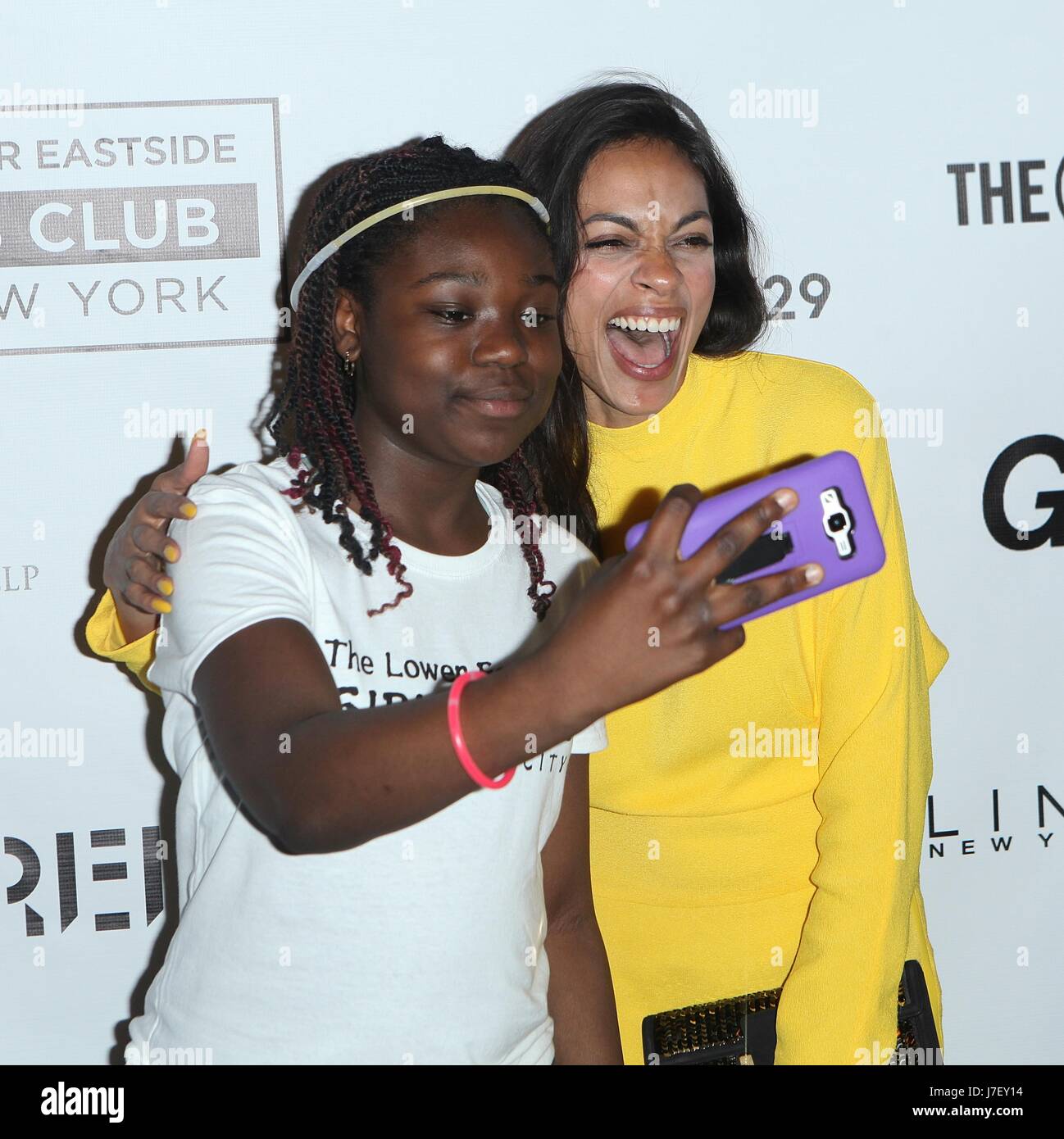 New York, NY, USA. 24. Mai 2017. Rosario Dawson geehrt, bei niedrigeren Eastside Girls Club 'Spring Fling' The Bowery Terrace am 24. Mai 2017 in New York City. Bildnachweis: Diego Corredor/Medien Punch/Alamy Live-Nachrichten Stockfoto