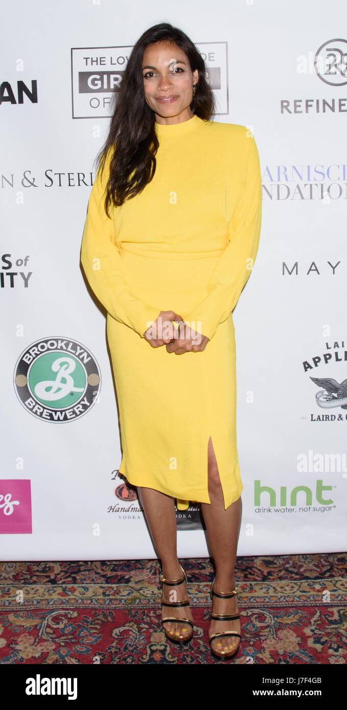 New York, NY, USA. 24. Mai 2017. Rosario Dawson im Ankunftsbereich für Lower East Side Girls Club Spring Fling, Bowery Hotel, New York, NY 24. Mai 2017. Bildnachweis: RCF/Everett Collection/Alamy Live-Nachrichten Stockfoto