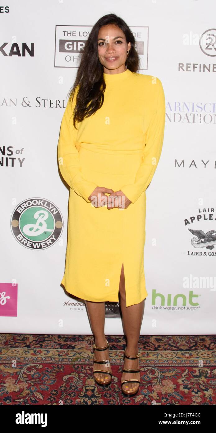 New York, NY, USA. 24. Mai 2017. Rosario Dawson im Ankunftsbereich für Lower East Side Girls Club Spring Fling, Bowery Hotel, New York, NY 24. Mai 2017. Bildnachweis: RCF/Everett Collection/Alamy Live-Nachrichten Stockfoto