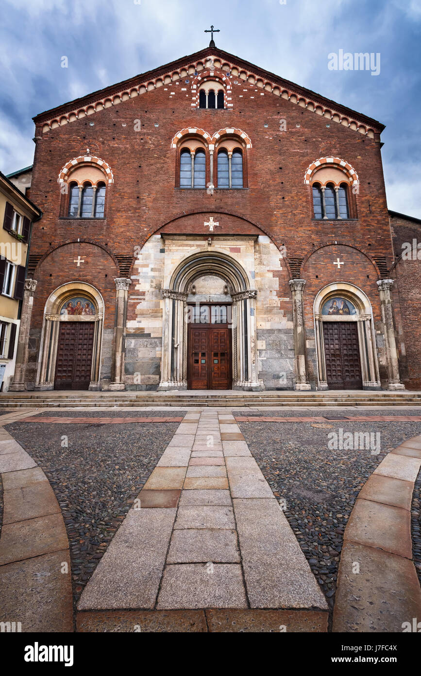 basilica-di-san-simpliciano-und-piazza-san-simpliciano-in-mailand