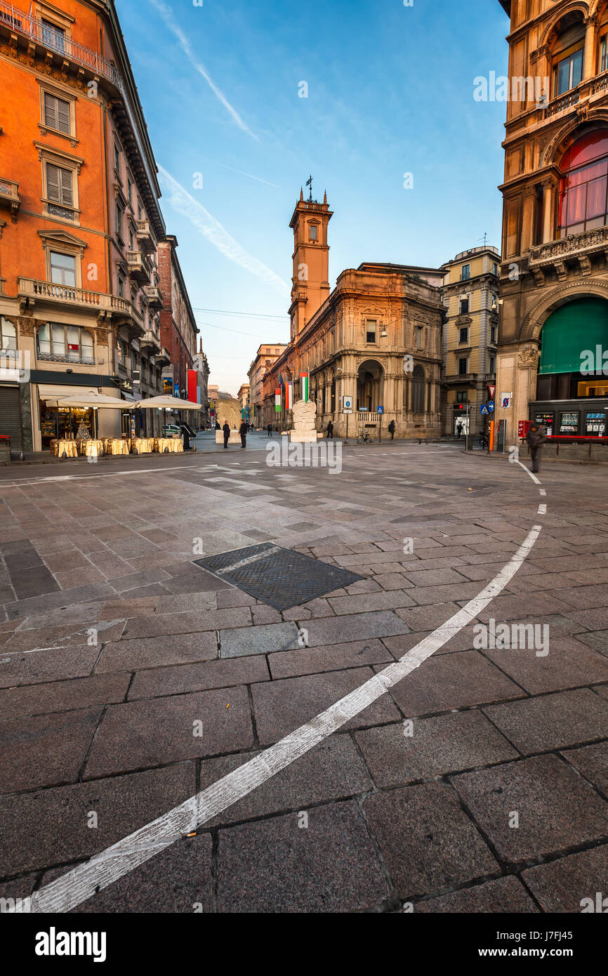 Piazza del Duomo und Via dei Mercanti am Morgen, Mailand, Italien Stockfoto