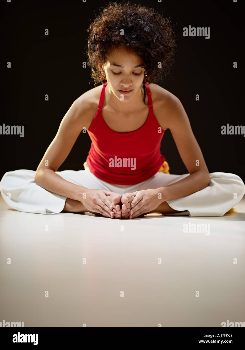 Frau Konzentration Meditation Yoga Belastung dehnen Zen Training Übung Stockfoto