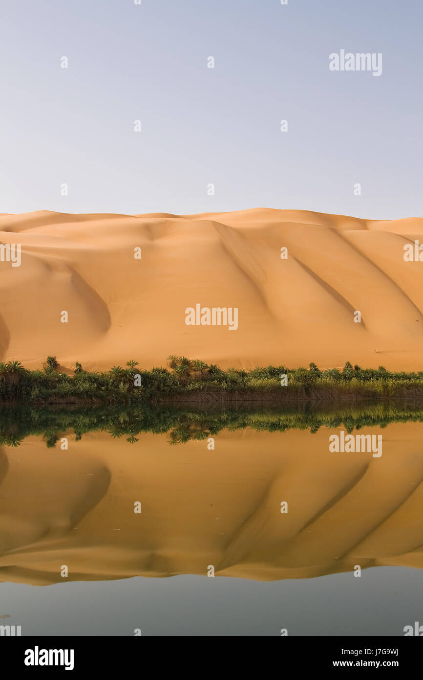 Wüstenlandschaft Oase Düne Salzwasser Urlaub am Meer Ozean Wasser Sand sand Stockfoto