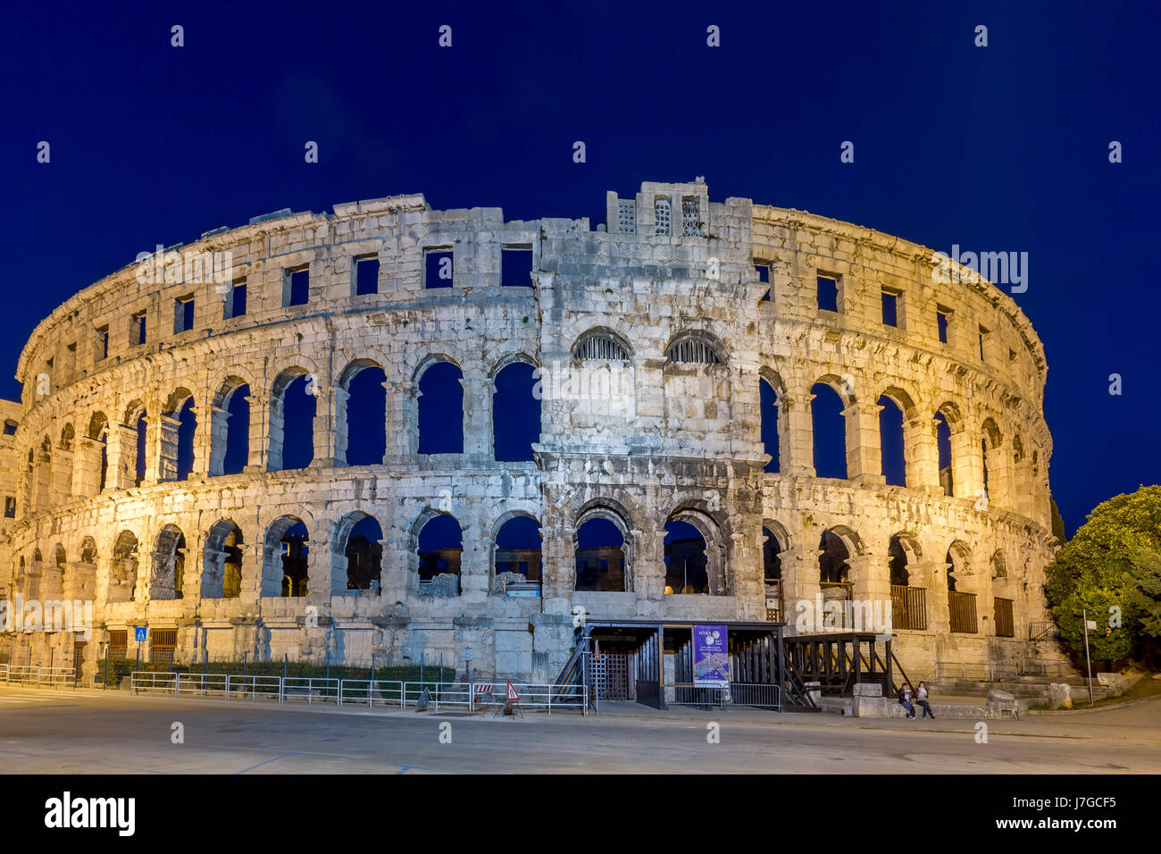 Römische Amphitheater bei Nacht, Pula, Istrien, Kroatien Stockfoto