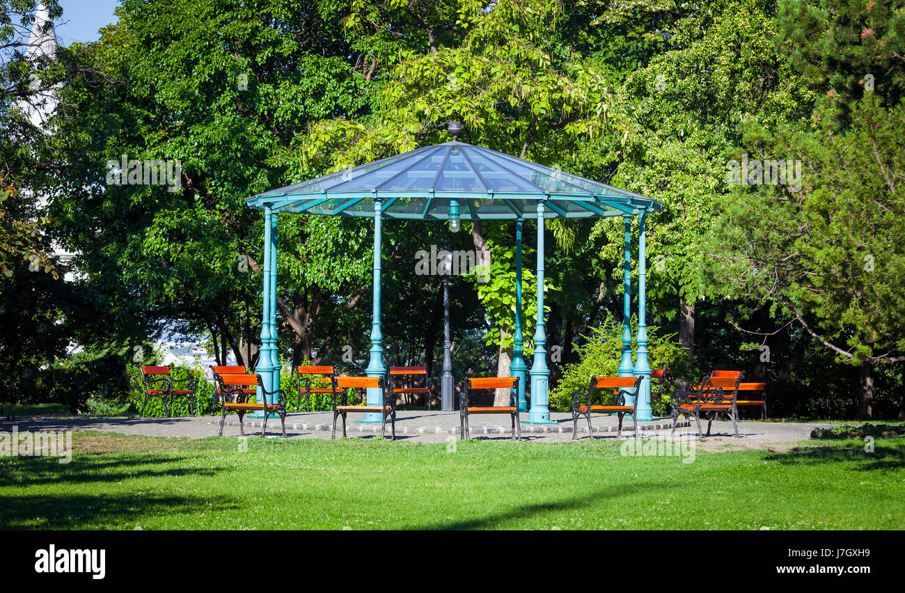 Schönen Pergola in Buda Catle Park, Budapest, Ungarn Stockfoto
