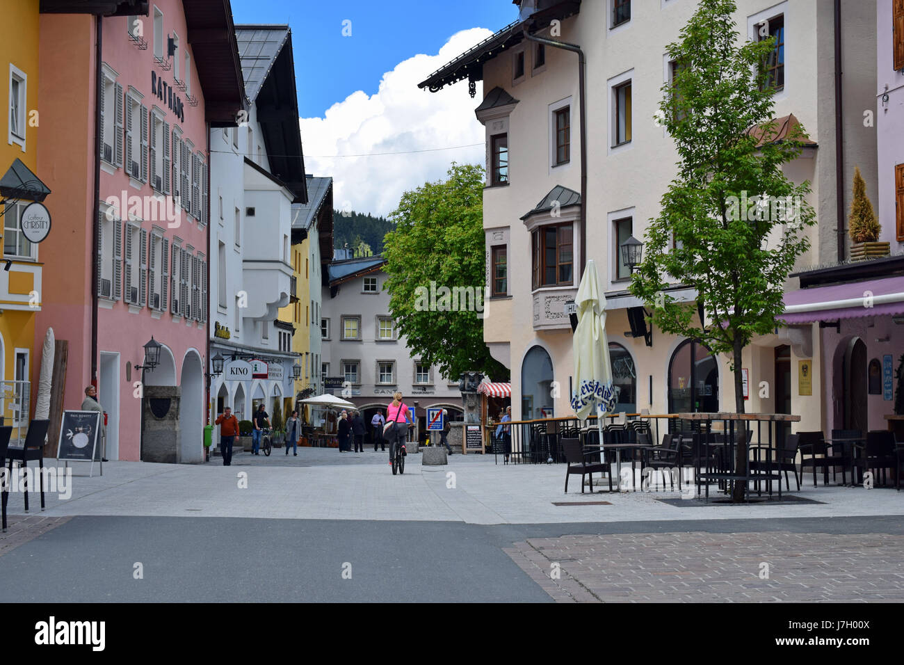Kitzbühel Österreich, Straßenansicht Stockfoto