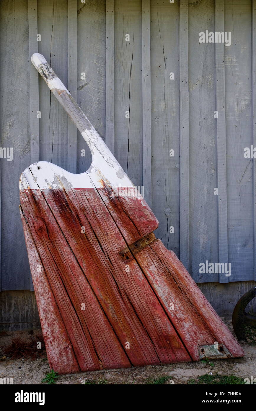 Antik weiß & rot hölzerne Segelschiff Ruder Stockfoto