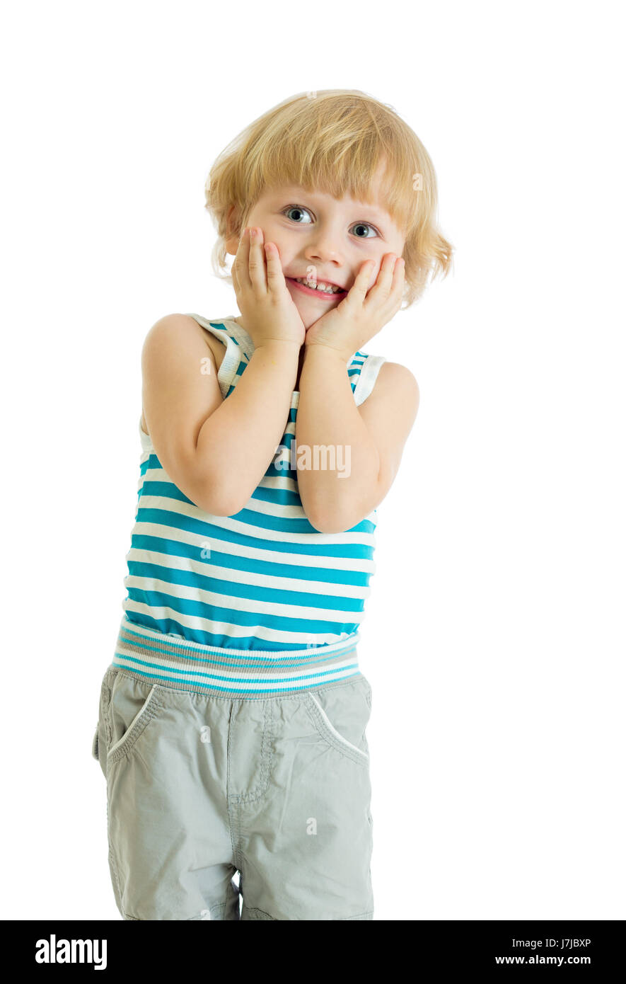 Überrascht kleine Junge mit den Händen auf Wangen auf weißem Hintergrund Stockfoto