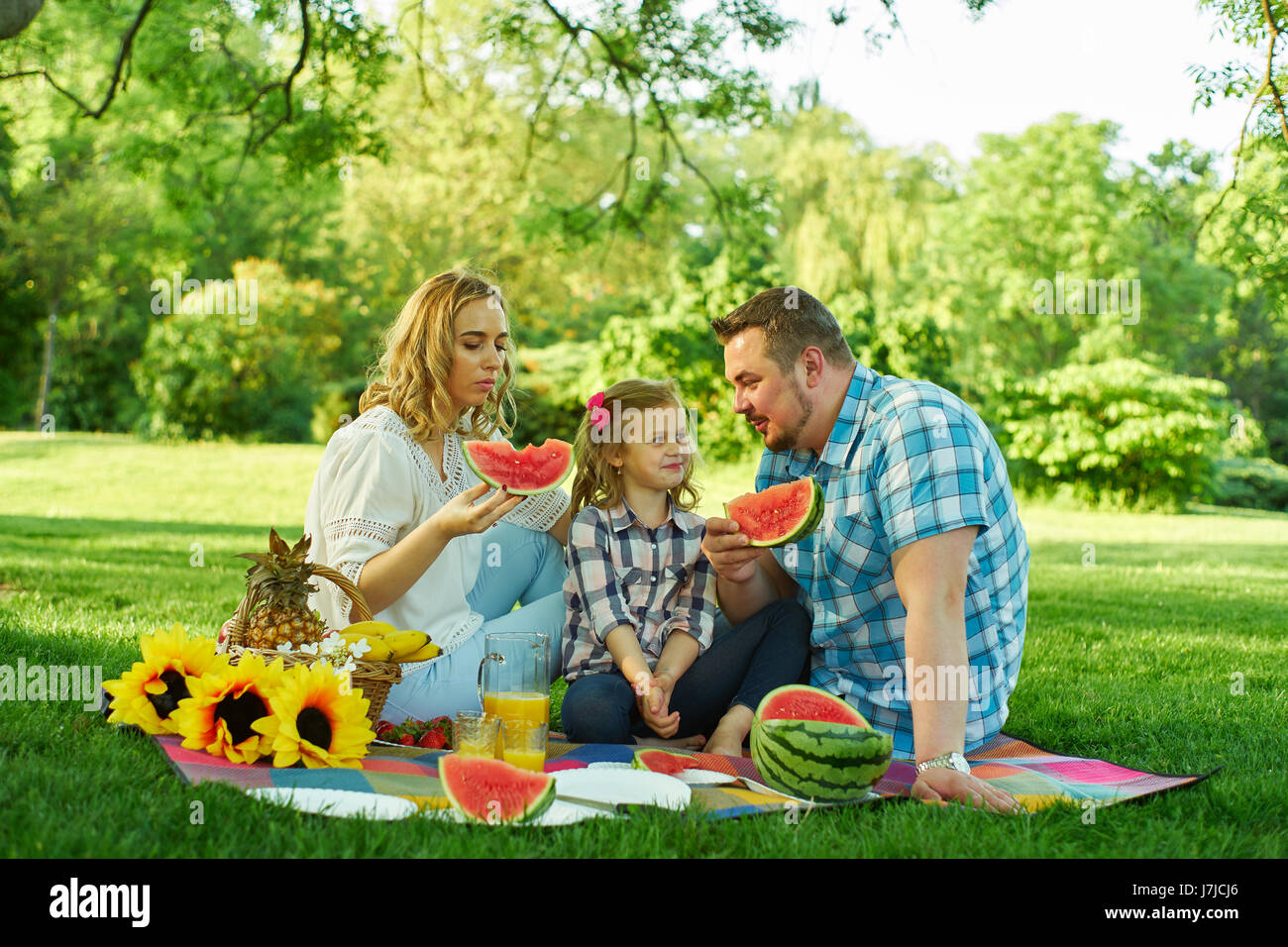 Eine Familie mit Picknick Stockfoto