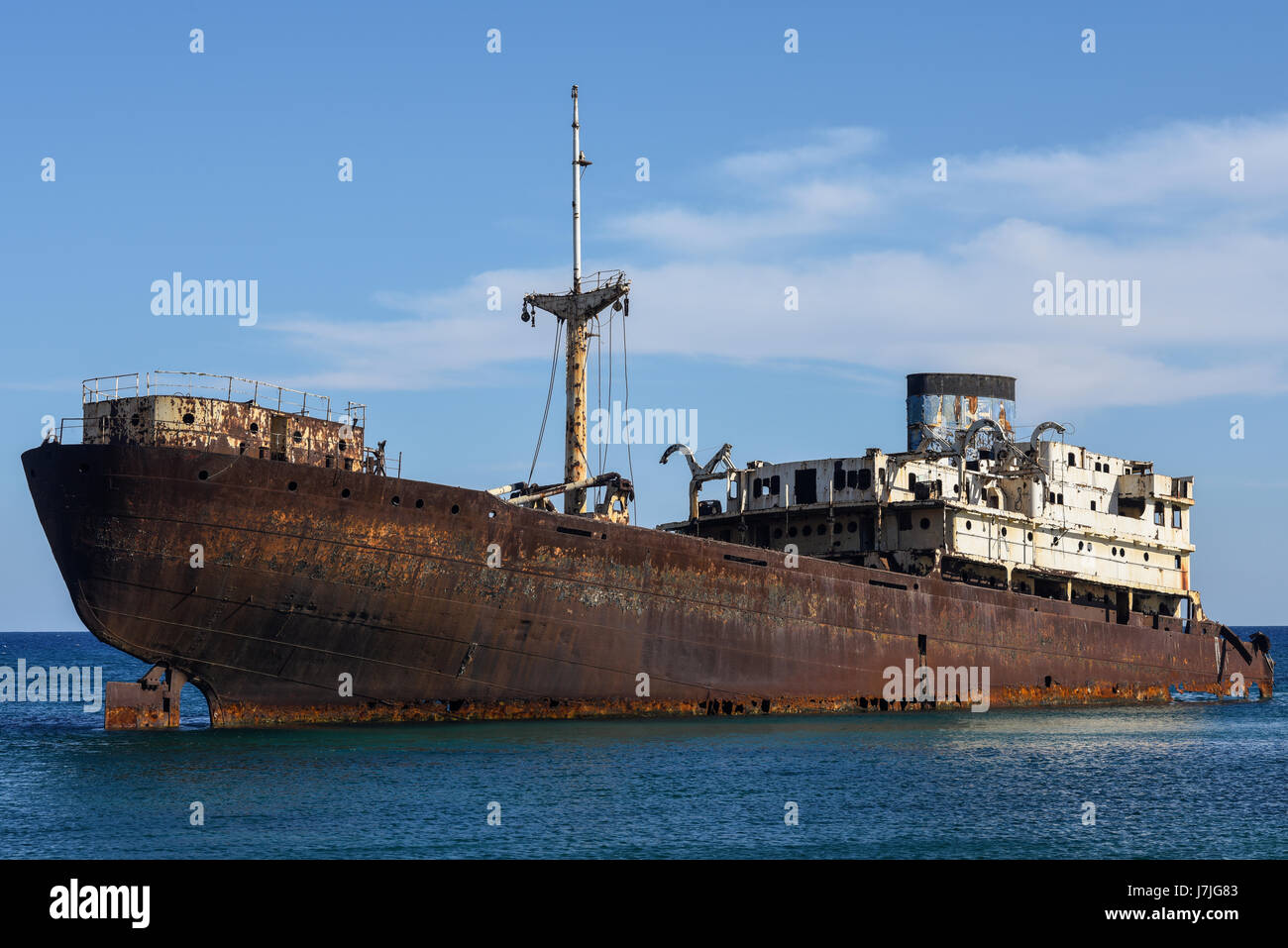 Verrosteten Schiff in der Nähe von Hafen von Arrecife. Lanzarote, Kanarische Inseln, Spanien Stockfoto