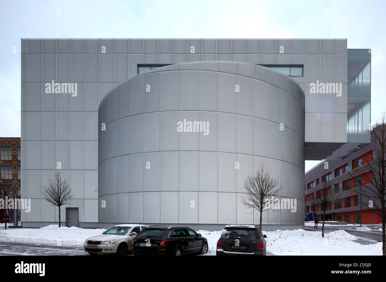 Äußere Übersicht im Schnee. Das Museum der russischen Impressionismus, Moskau, Russland. Architekt: John McAslan & Partner, 2016. Stockfoto