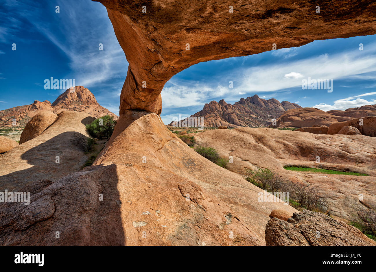 Den Bogen am Spitzkoppe, Berglandschaft von Granitfelsen, Matterhorn von Namibia, Namibia, Afrika Stockfoto