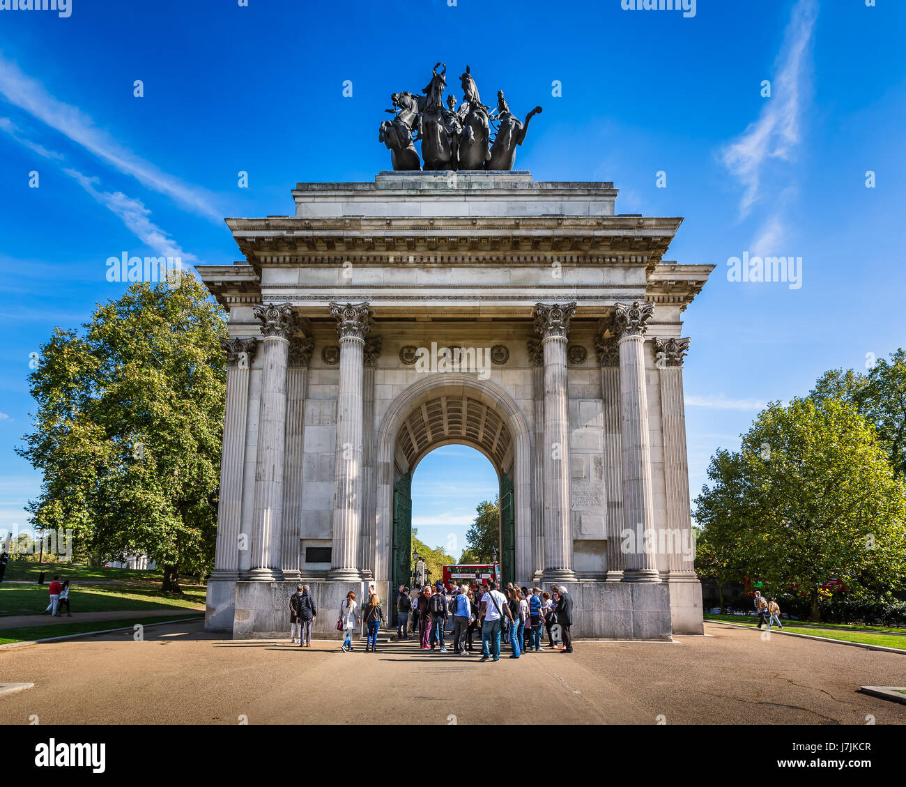 LONDON - 5. Oktober 2014: Wellington Arch am 5. Oktober 2014 in London. Auch bekannt als Verfassung Bogen oder den Green Park Bogen, konzipiert als ein Denkmal Stockfoto