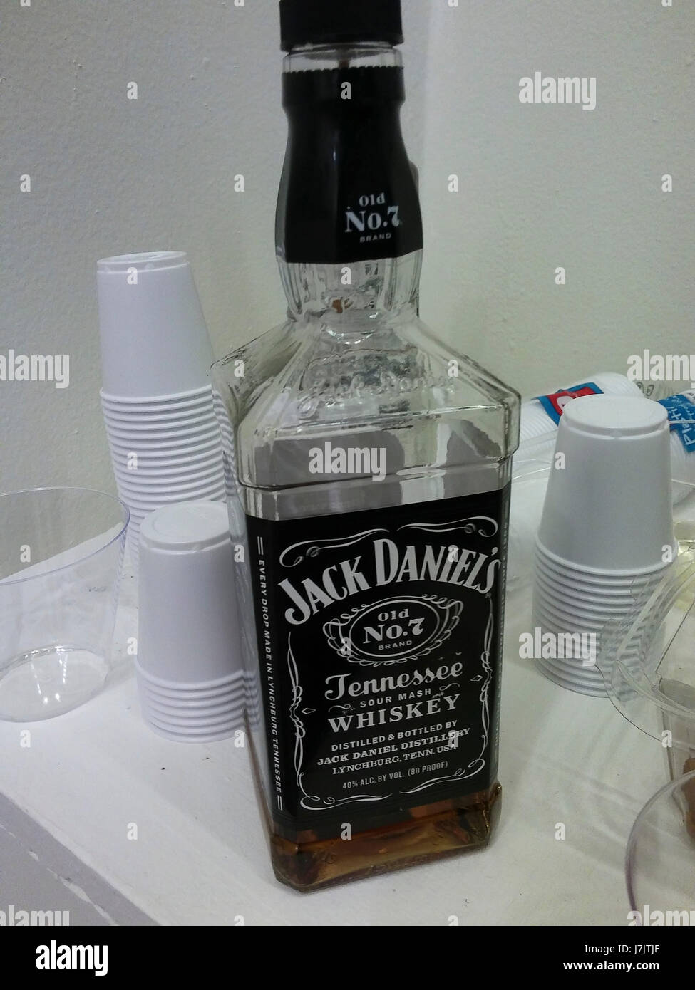 Eine Flasche Jack Daniels alte Nr. 7 Sour Mash Tennessee Whiskey auf einer  Party in New York auf Mittwoch, 17. Mai 2017. (© Richard B. Levine  Stockfotografie - Alamy