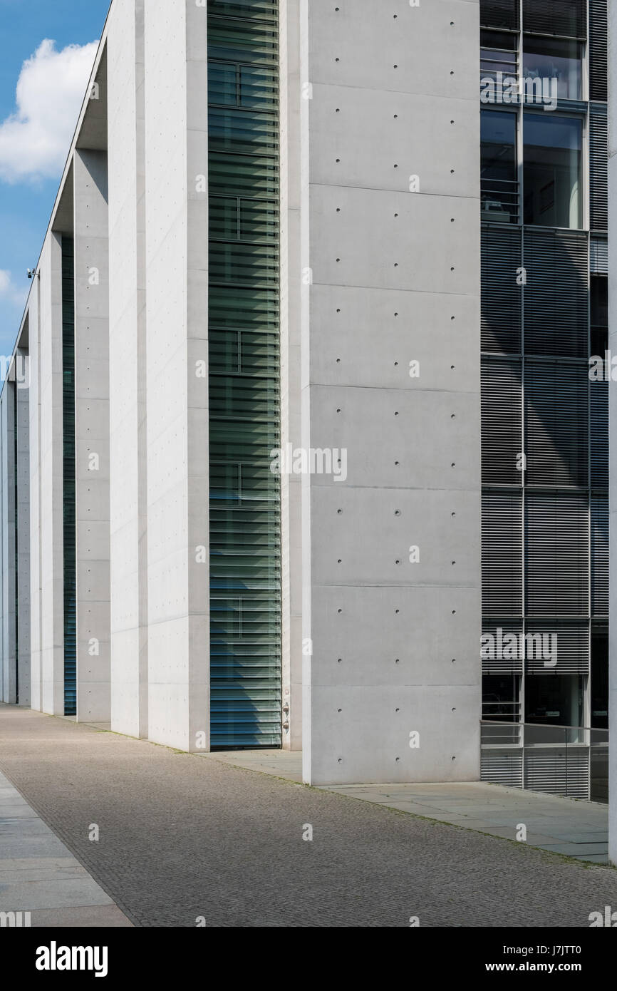 Berlin, Deutschland - 23. Mai 2017: Detail des Paul-Loebe-Haus, Teil des Bundeskanzleramtes Gebäudekomplex am Regierungsviertel in Berlin, Deutschland Stockfoto