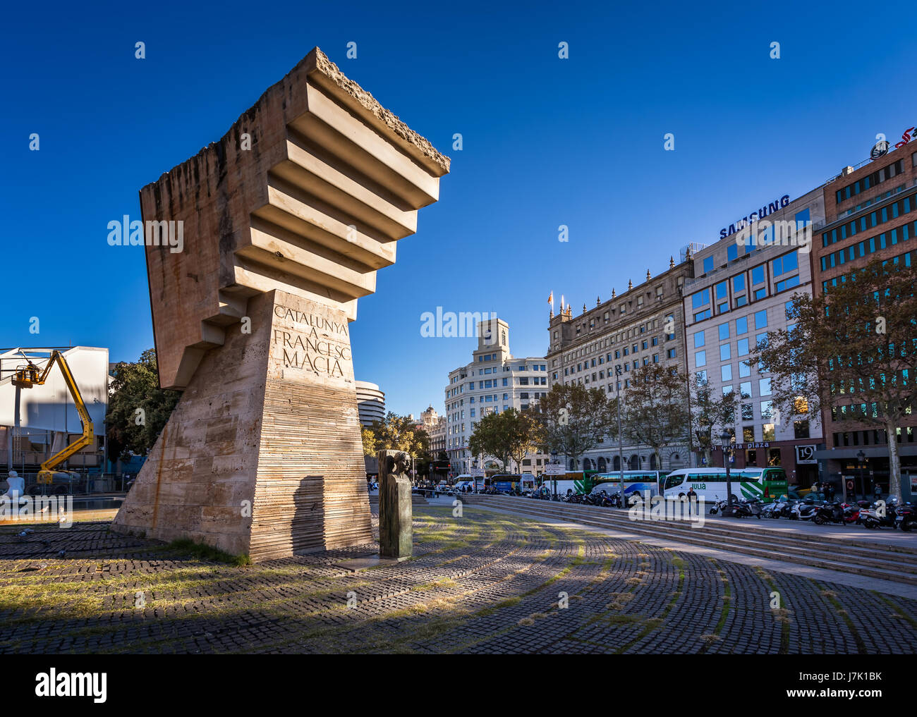 BARCELONA, Spanien - 15. November 2014: Denkmal für Francesc Macia an der Placa de Catalnya (Katalonien Quadrat). Der Platz hat eine Fläche von etwa 50, Stockfoto