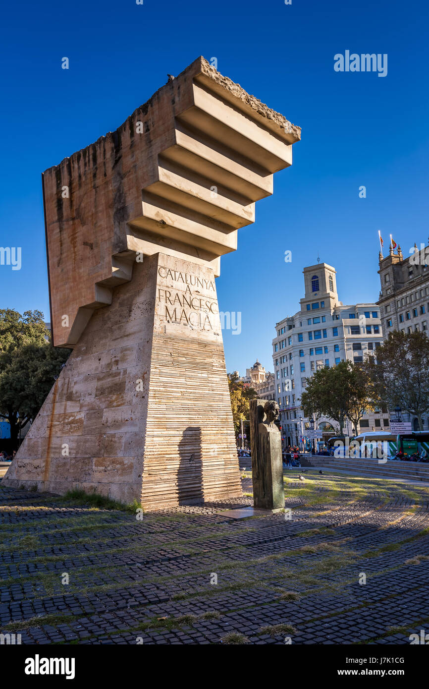 BARCELONA, Spanien - 15. November 2014: Denkmal für Francesc Macia an der Placa de Catalnya (Katalonien Quadrat). Der Platz hat eine Fläche von etwa 50, Stockfoto
