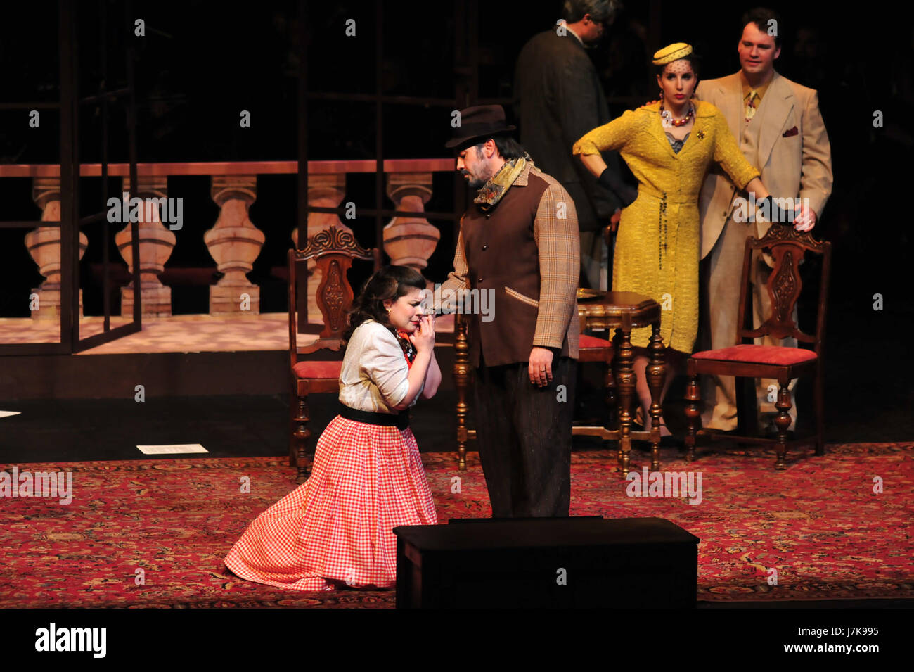 Die Produktion von „Gianni Schicchi“ aus dem Jahr 2011 bezieht sich auf eine inszenierte Aufführung der Oper von Giacomo Puccini. Diese Inszenierung könnte die Zusammenarbeit zwischen Kunst und Tourismus hervorheben und das reiche kulturelle Erbe und die künstlerische Präsentation der Oper veranschaulichen. Stockfoto