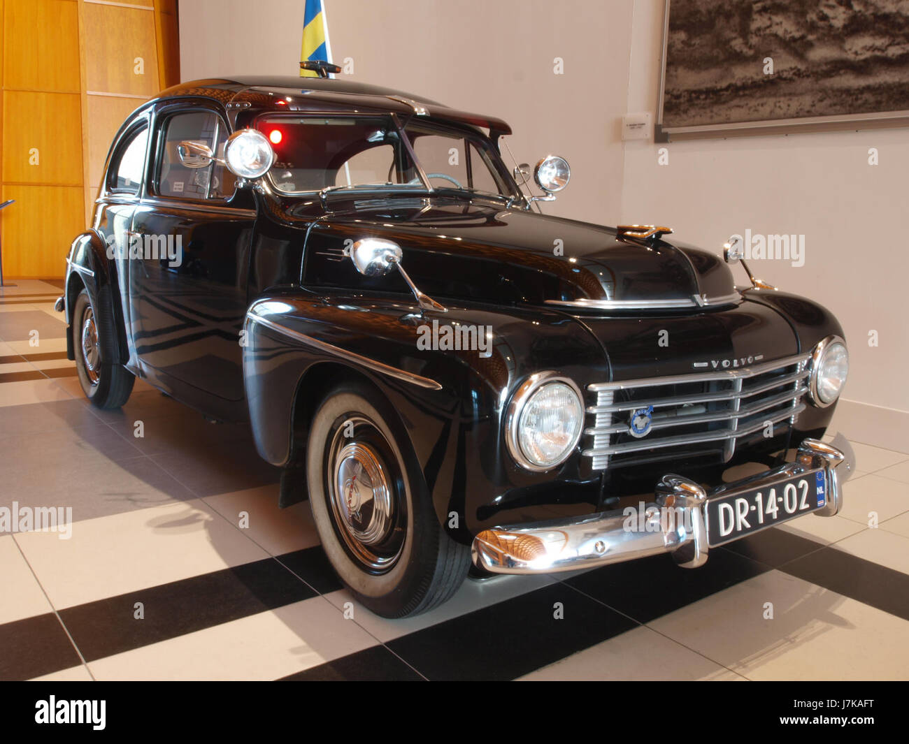 Der 1952 Volvo PV444 CS ist ein Oldtimer-Modell, das von Volvo in den frühen 1950er Jahren hergestellt wurde und für sein kompaktes Design und seine Popularität auf dem Automobilmarkt während dieser Zeit bekannt ist. Stockfoto