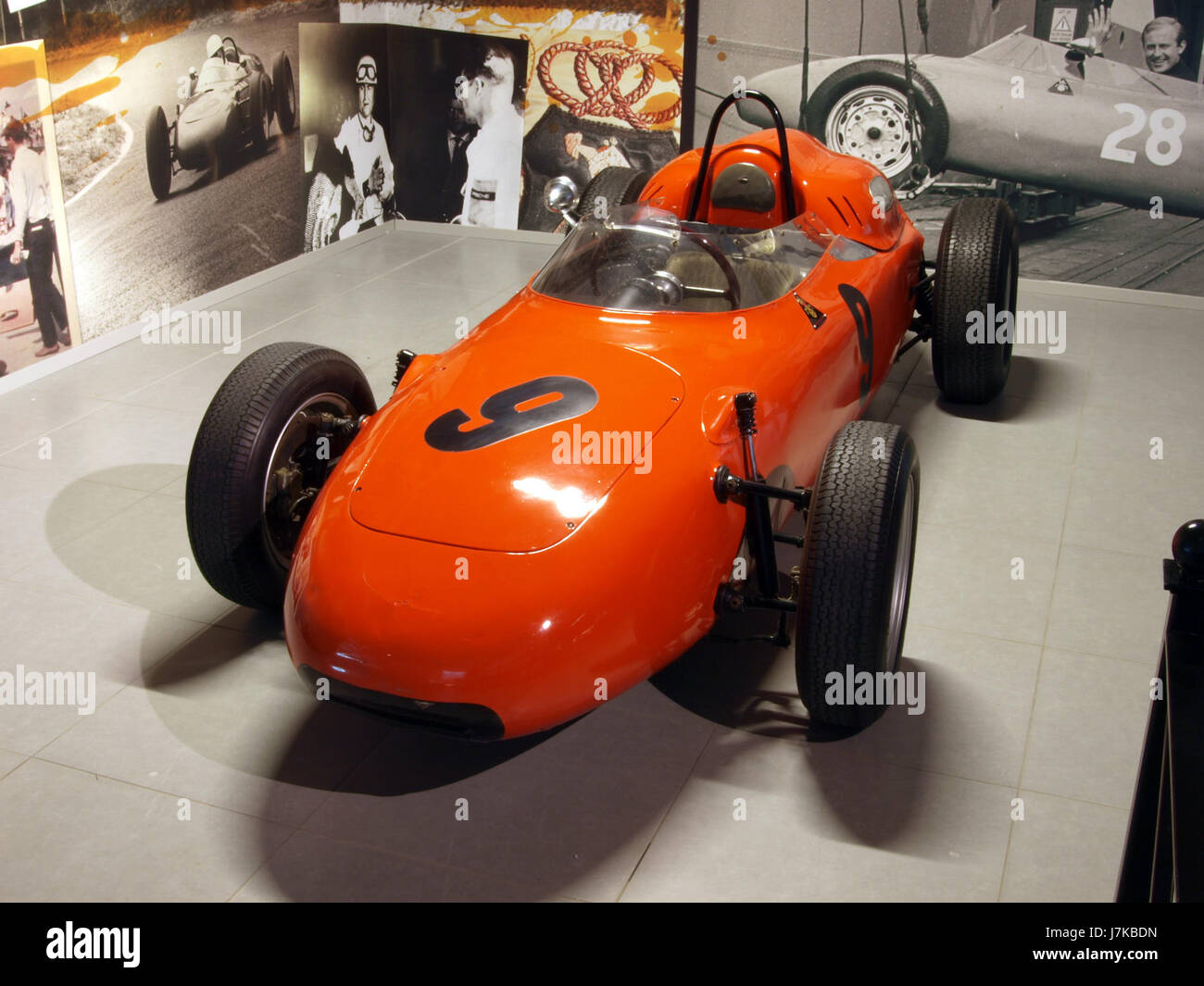 Der Porsche 718/2 Formel-II-Rennwagen 1960 ist ein legendäres Fahrzeug in der Geschichte des Motorsports. Der 718/2 ist bekannt für sein leichtgewichtiges Design und seinen leistungsstarken Motor, der in Formel-II-Rennen teilnahm und heute ein Sammlerstück ist. Stockfoto
