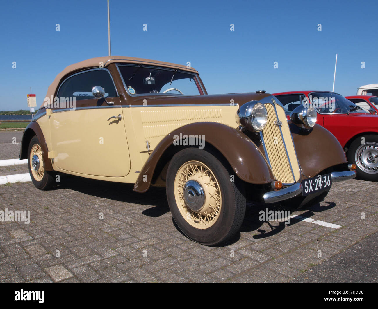 Der 1940 DKW F8 war ein Kompaktwagen des deutschen Herstellers DKW. Der F8 ist bekannt für sein innovatives Design und seine Technik, mit einem Zweitaktmotor und wurde auf dem europäischen Automobilmarkt der Vorkriegszeit populär. Stockfoto