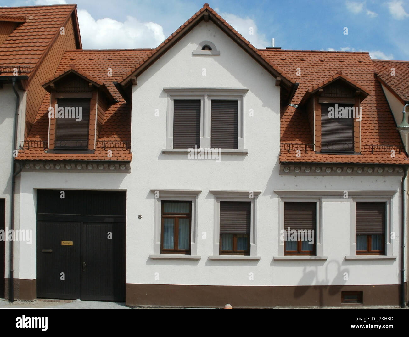 Ein Foto vom 12. Juni 2011 vom Haus Neulussheim, das seine architektonischen Besonderheiten und die Umgebung zeigt. Stockfoto