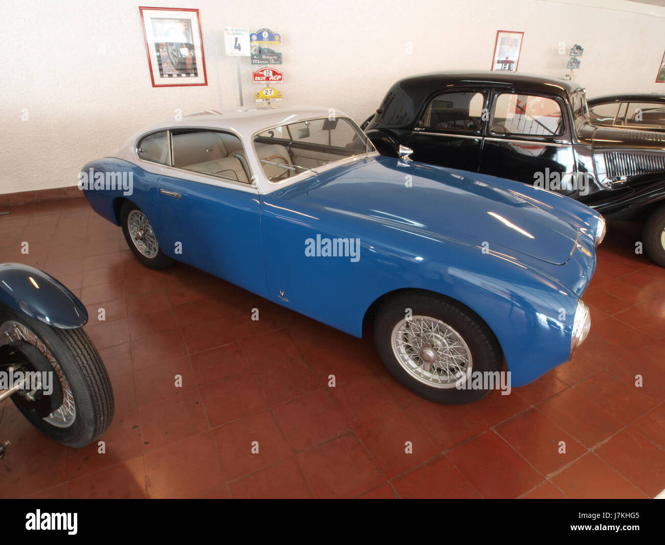 Der 1951er Ferrari 195 Inter mit 135 PS V12-Motor, 2487 ccm Hubraum und schlankem Design ist ein klassisches Beispiel für die Sportwagenentwicklung in Ferrariâ Nachkriegszeit. Stockfoto
