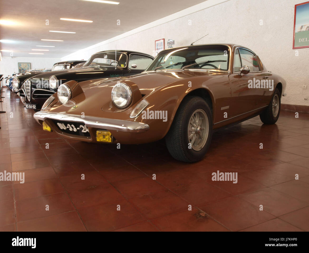 Der 1974 Lotus ist ein klassischer Formel-1-Rennwagen mit 126 ps Motor und 1558 ccm Hubraum. Dieser Wagen ist ein bemerkenswertes Beispiel für die Renntechnologie der 1970er Jahre und trägt zur Entwicklung des Motorsports bei. Stockfoto