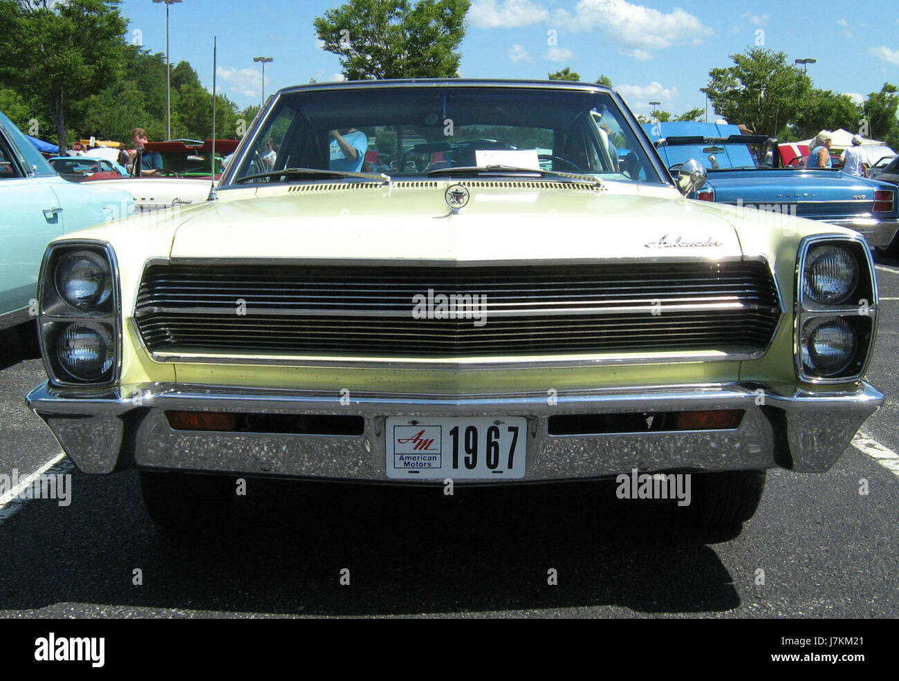 1967-AMC Ambassador 880 2-türig Limousine gelb AnnMD f Stockfoto