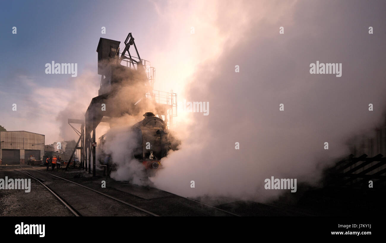 Eine große westliche Dampflok während einer Reinigung "Abblasen" auf der North Yorkshire Moors Railway NYMR Stockfoto