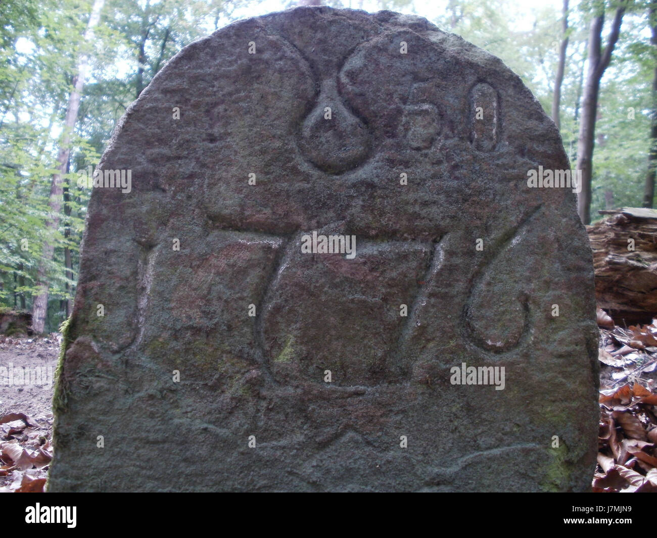 Reilinger Eck ist ein Ort in Deutschland, der für seine Kreuzungen und seine historische Bedeutung im regionalen Verkehrsnetz der Region bekannt ist. Stockfoto