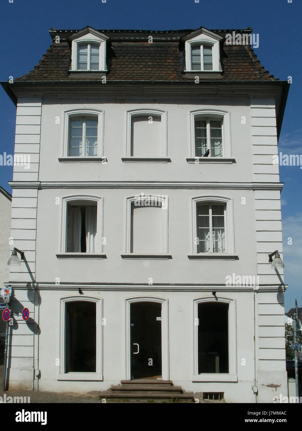 Diese Abbildung oder Referenz scheint einen Ort in SaarbrÃ¼cken, Deutschland, insbesondere am Schlossberg, zu zeigen. Das Foto oder die Referenz können eine malerische Aussicht oder eine bemerkenswerte Struktur von diesem Ort aus zeigen, die für die Landschaft der cityÂ bedeutend ist. Stockfoto