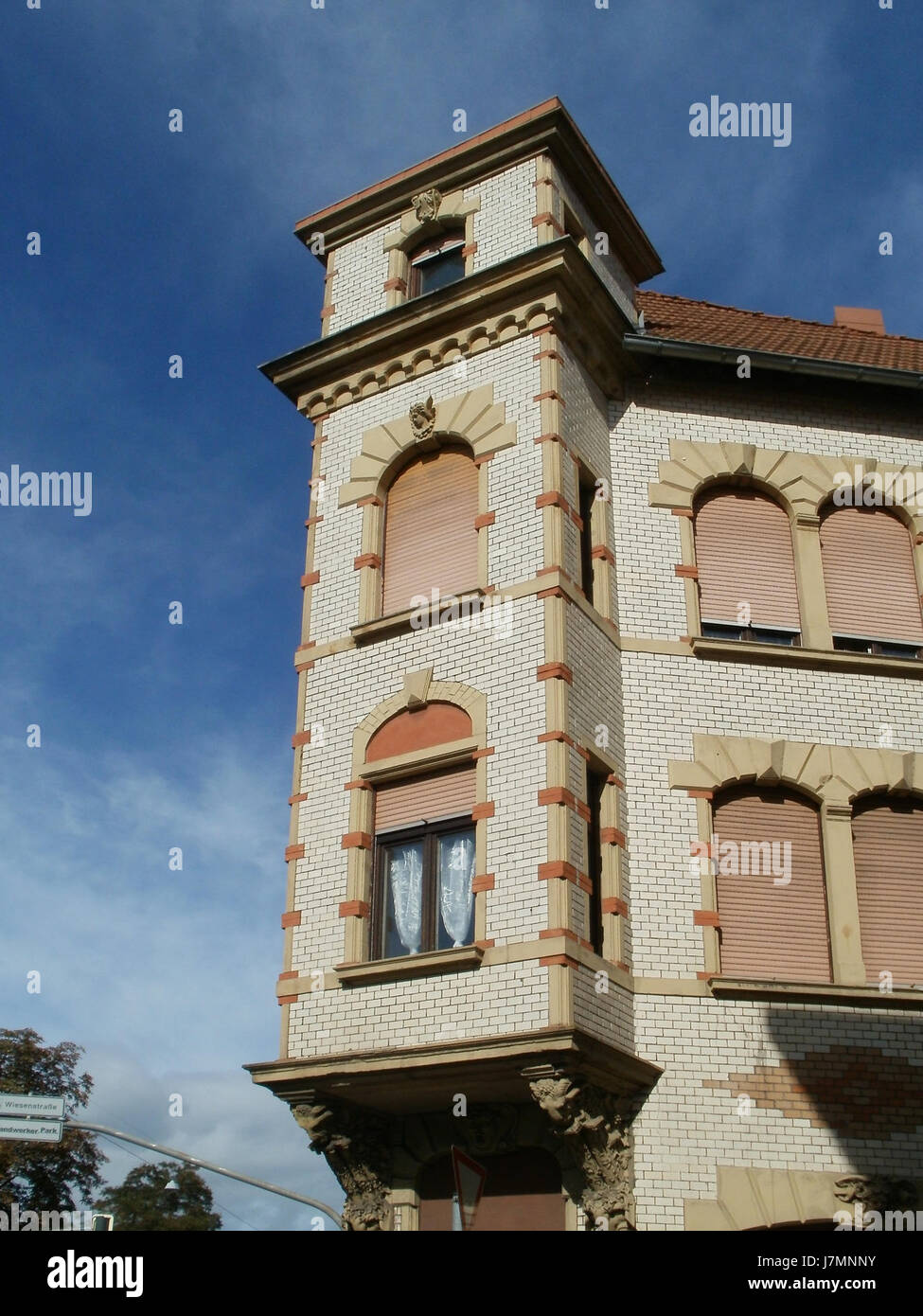 Das Bild zeigt die Breite Straße in SaarbrÃ¼cken, Deutschland, die städtische Architektur und das städtische Leben in der Region am 6. September 2011 zeigt. Stockfoto
