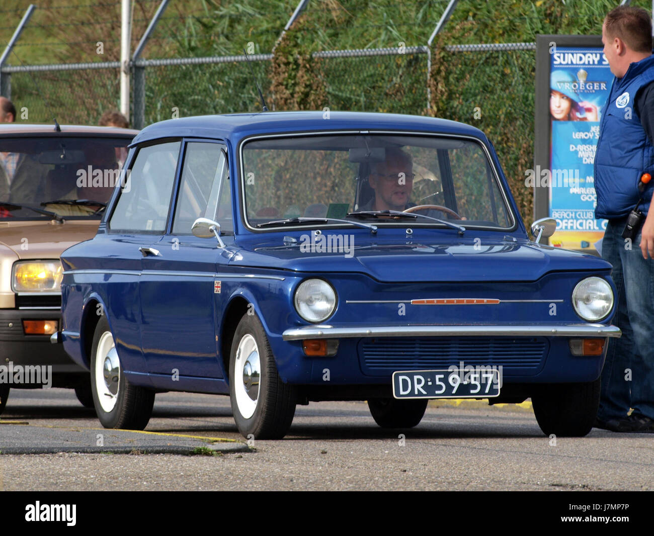 Dieses Bild zeigt einen 1970er Sunbeam IMP, einen britischen Kompaktwagen der Rootes Group. Bekannt für seine geringe Größe und Effizienz, war er in den 1960er und 1970er Jahren ein beliebtes Fahrzeug in Großbritannien und Europa. Stockfoto