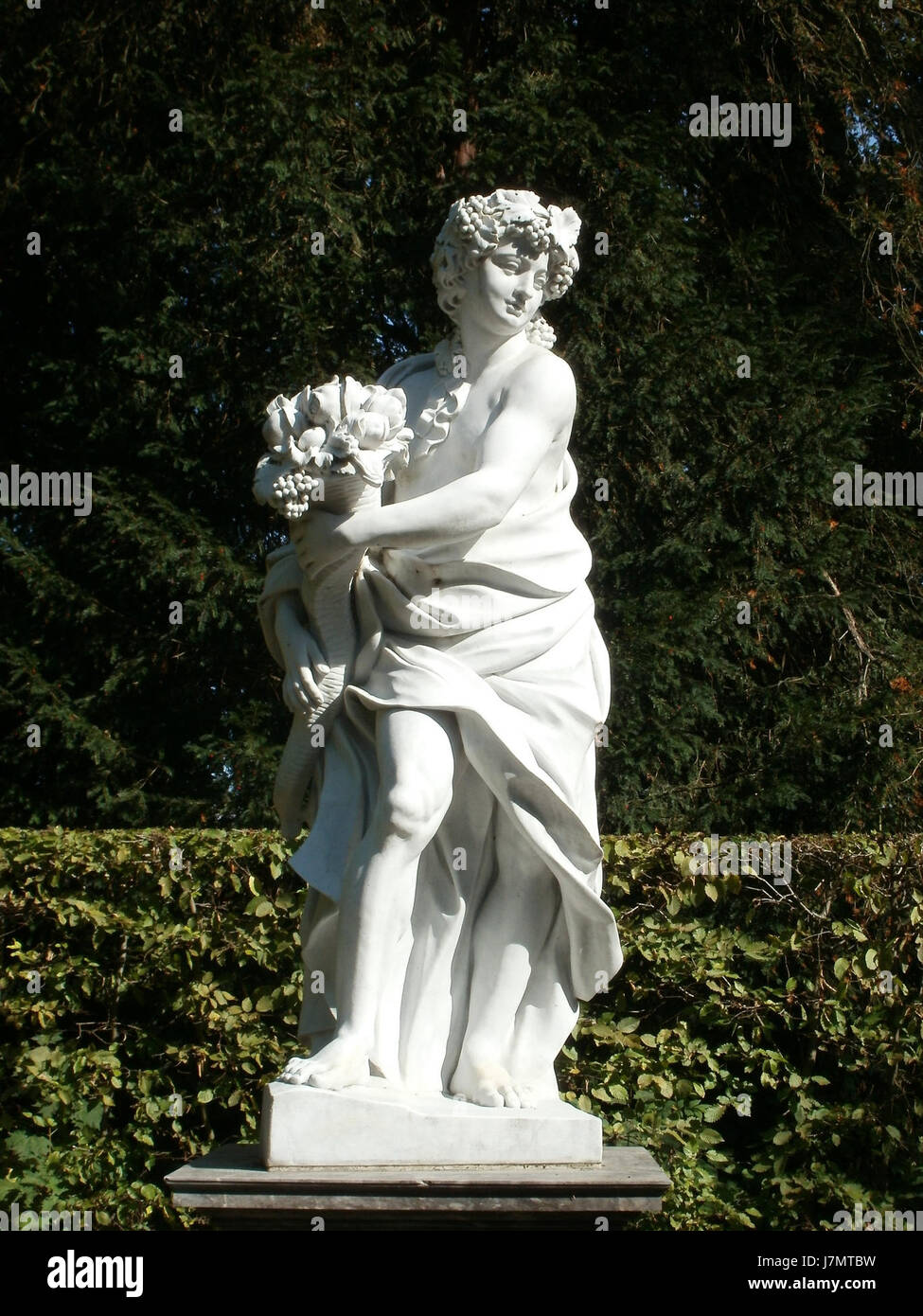 Die Statue von 20110925 in Schwetzingen ist wahrscheinlich eine historische oder Gedenkskulptur in Schwetzingen. Es kann kulturelle oder historische Bedeutung für die Region haben. Stockfoto