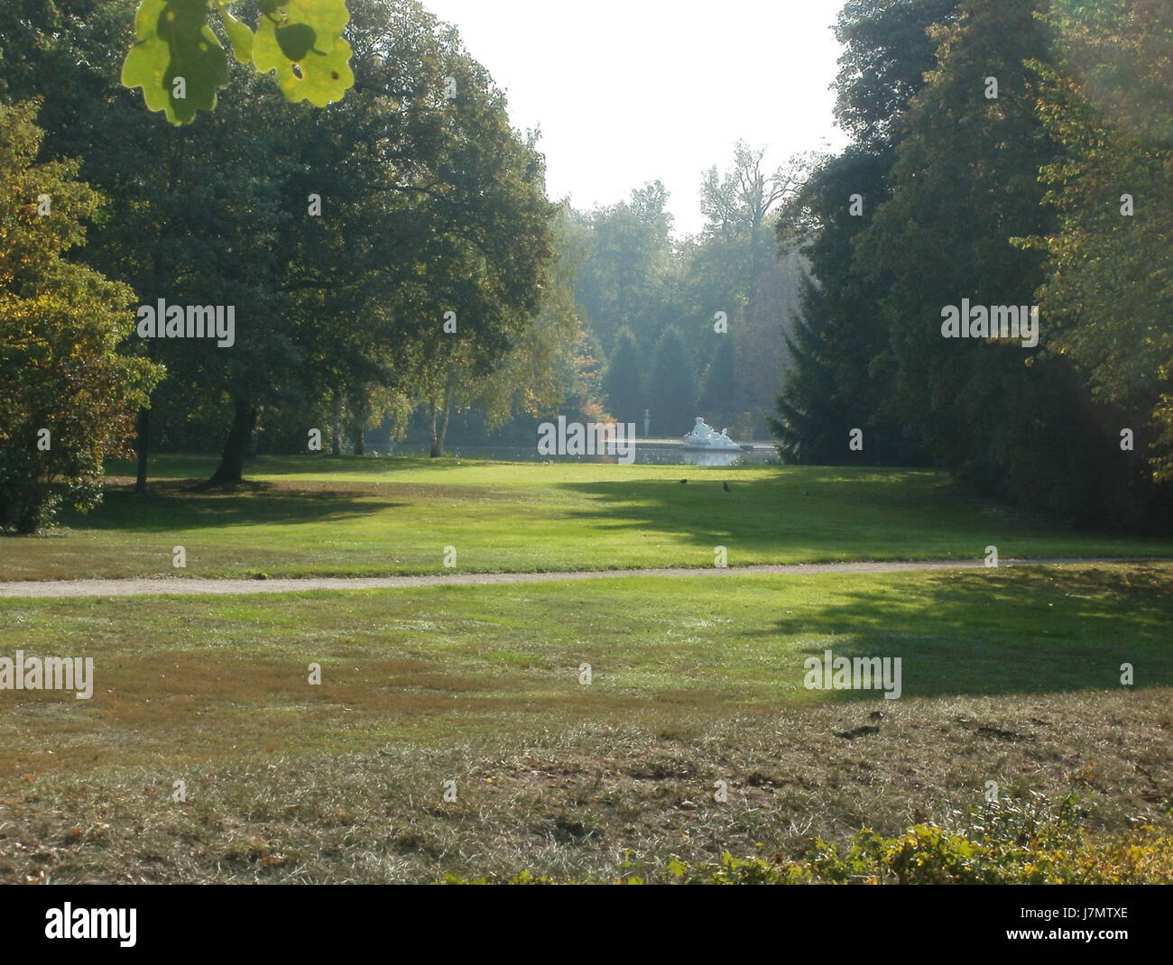 Der große Weiher ist ein großer See in Schwetzingen. Es ist ein markantes Merkmal des Schlossparks Schwetzingen und bietet einen malerischen Ausblick und trägt zur Landschaftsgestaltung der Gegend bei. Stockfoto