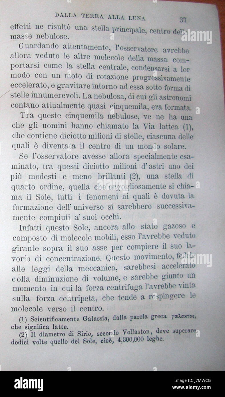 Dalla Terra alla Luna (von der Erde zum Mond) ist ein italienischer Roman von Jules Verne, der 1865 geschrieben wurde. Es beschreibt eine fantasievolle Reise von der Erde zum Mond, die sich auf den abenteuerlichen Geist der Zeit konzentriert. Stockfoto