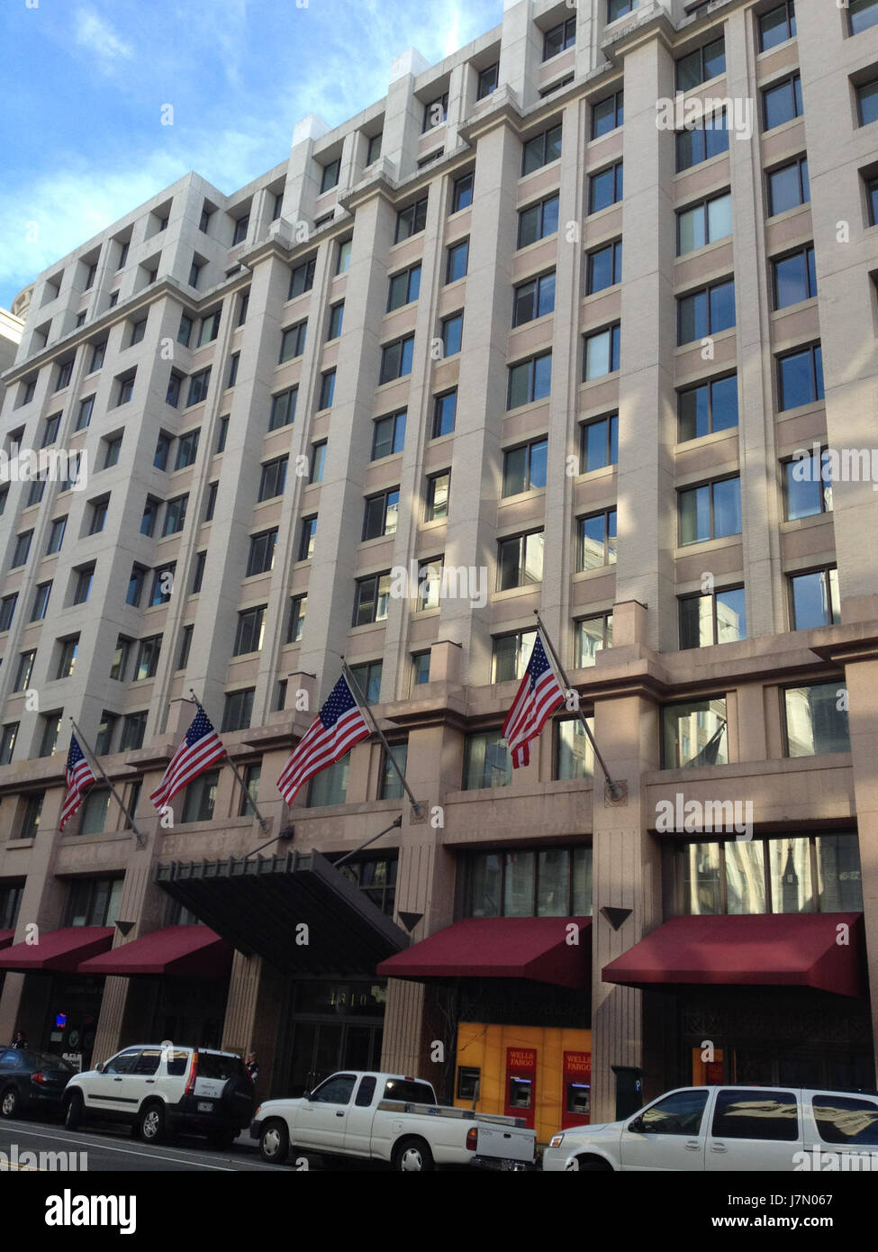 Dieses Bild bezieht sich auf das Gebäude in der 1310 G Street in Washington, D.C., eine bemerkenswerte Adresse in der Stadt, die mit bedeutenden Ereignissen oder Orten in der architektonischen oder politischen Geschichte von Washingtonâ zusammenhängen könnte. Ein weiterer Kontext würde seine Bedeutung verdeutlichen. Stockfoto