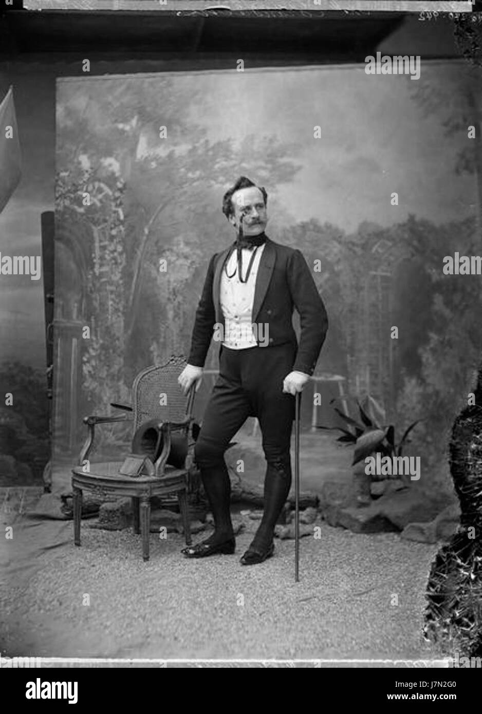 *Carandache 1860* bezieht sich auf eine bestimmte Ausgabe oder Kreation von Caran d'Ache, einem renommierten Schweizer Künstler und Karikaturisten. Bekannt für seine satirischen Werke, verkörpert dieses Stück seinen einzigartigen Stil der Illustration und des Kommentars. Stockfoto